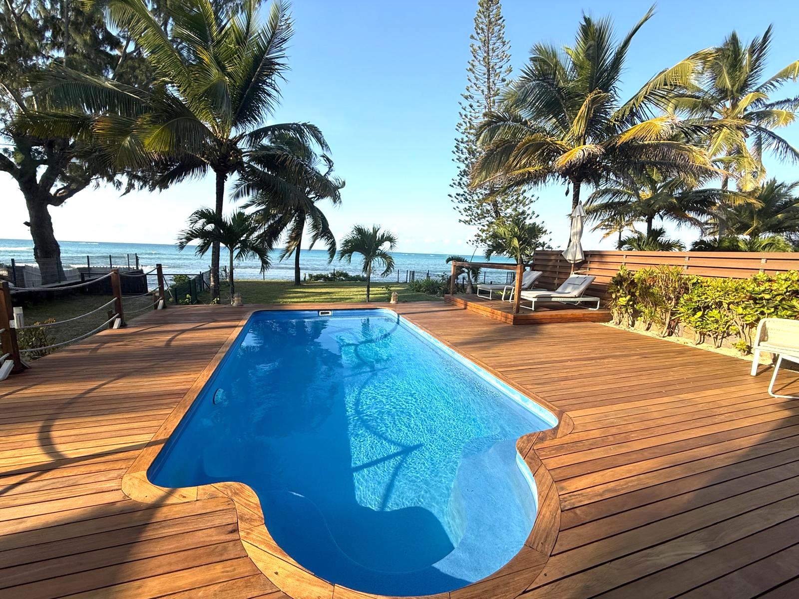 location villa pieds dans l eau pointe aux canonniers par luxuriel group