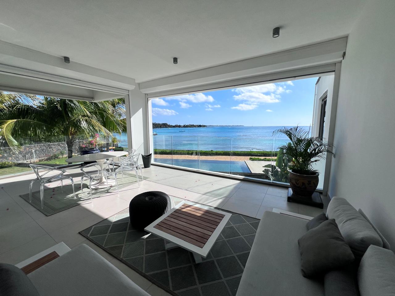 A LOUER APPARTEMENT PIEDS DANS L EAU AVEC VUE LAGON PAR LUXURIEL GROUP